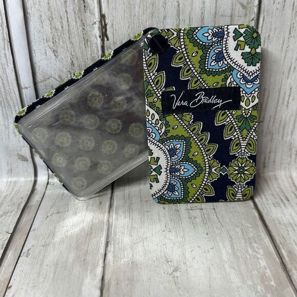 Vera Bradley Retired Rhythm and Blues Pattern Credit Card Holder Blue Green - Picture 1 of 4